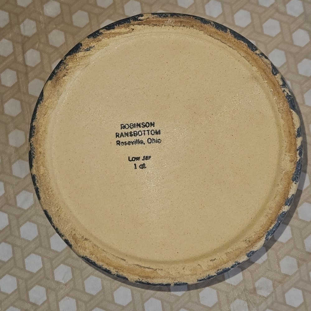 Roseville Spongeware 1 Qt Low Jar - Picture 2 of 2